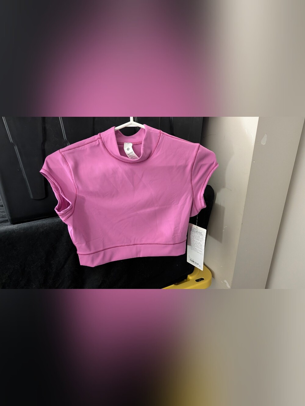 Pow Pink Wunder train Super Cropped Short Sleeve Size 6 Perfect Condition